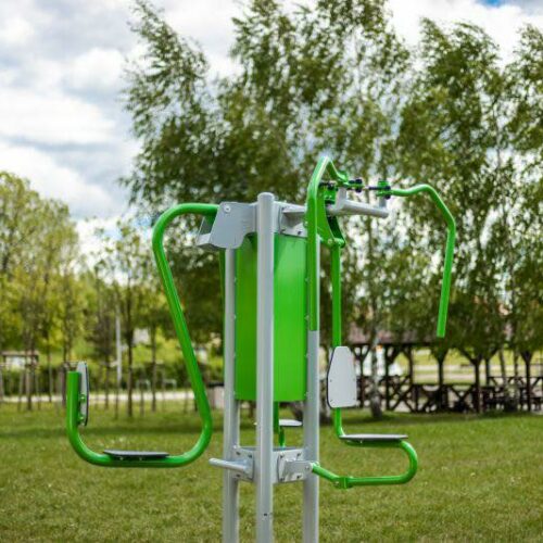 Combi buiten fitnesstoestellen 19 Met een buiten fitness station van SKWShop benut je de beschikbare buitenruimte optimaal en stimuleer je sport en beweging in de buurt.